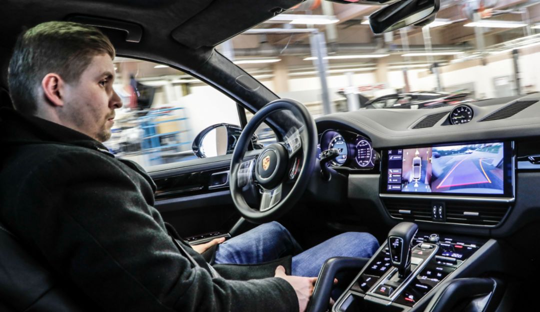 Porsche zeigt autonomes Fahren in der Werkstatt