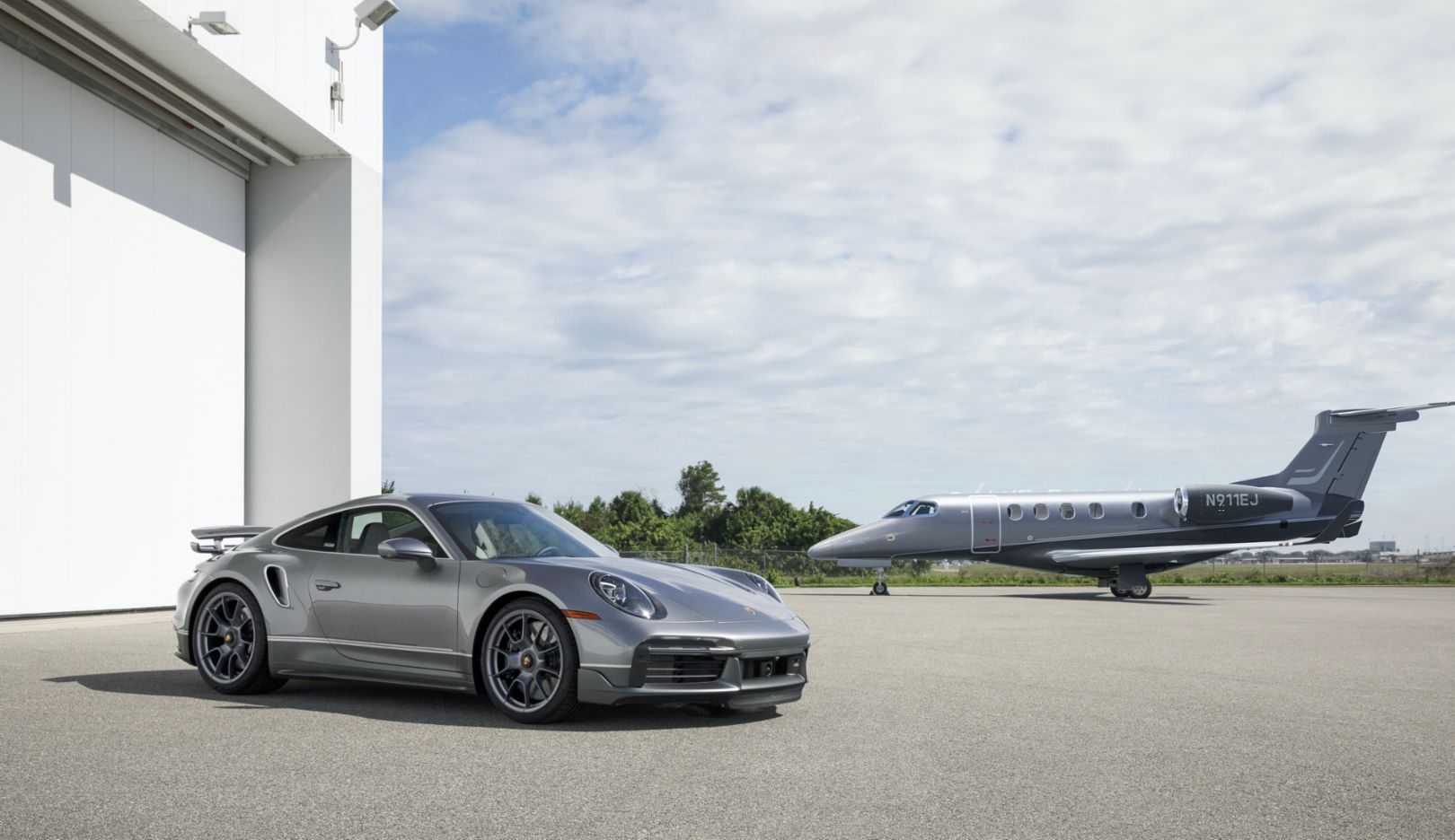 Porsche and Embraer present a duo of sports car and jet