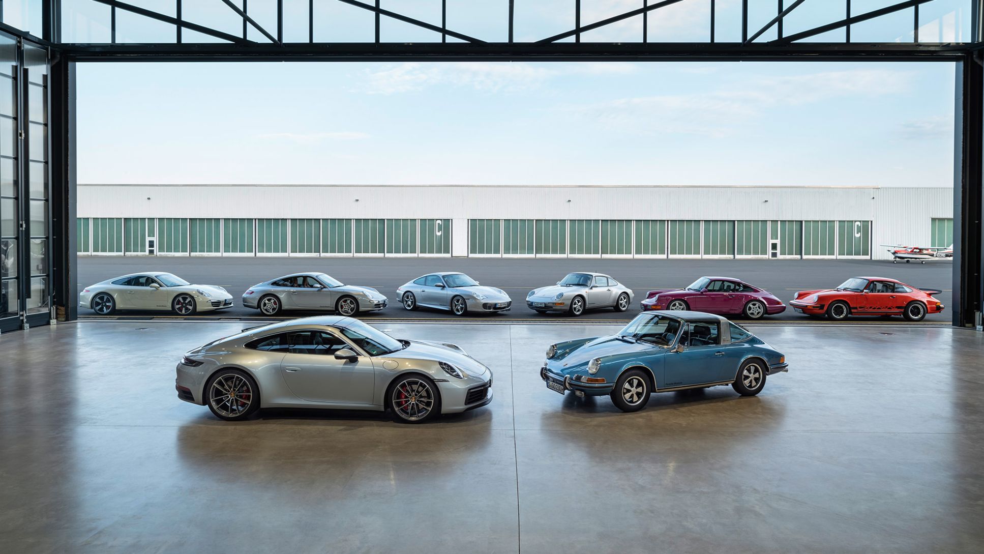 Back: 911 Type 991, Type 997, Type 996, Type 993, Type 964, G Model, Front: Type 992, C Series, 2019, Porsche AG
