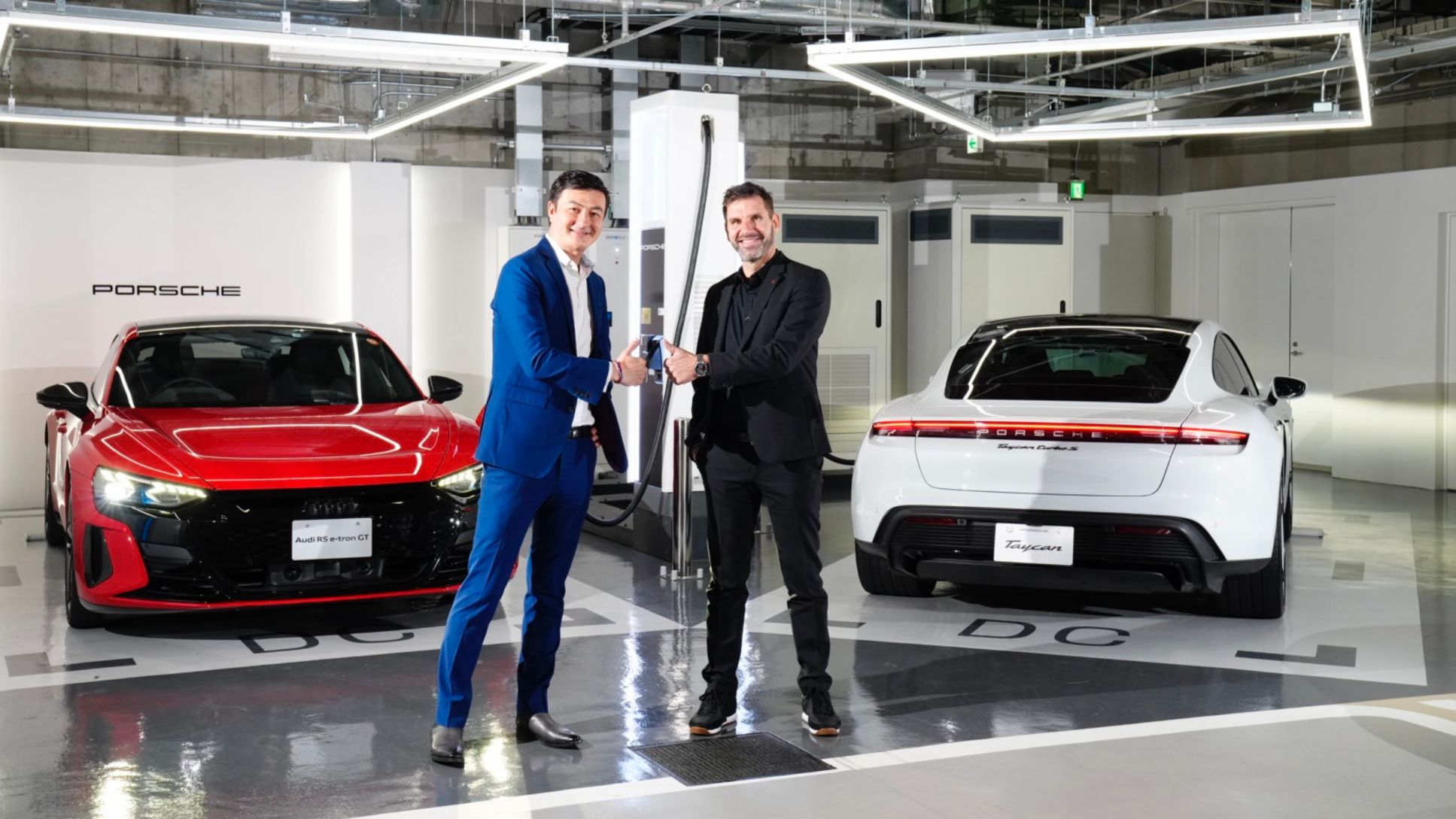 Matthias Schepers, Audi Japan Brand Director, Michael Kirsch, CEO Porsche Japan, Taycan Turbo S, 2022, Porsche AG
