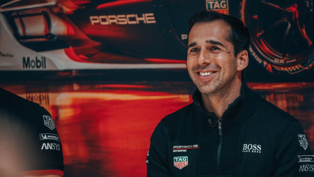 Andre Lotterer and Neel Jani train in the simulator in Weissach