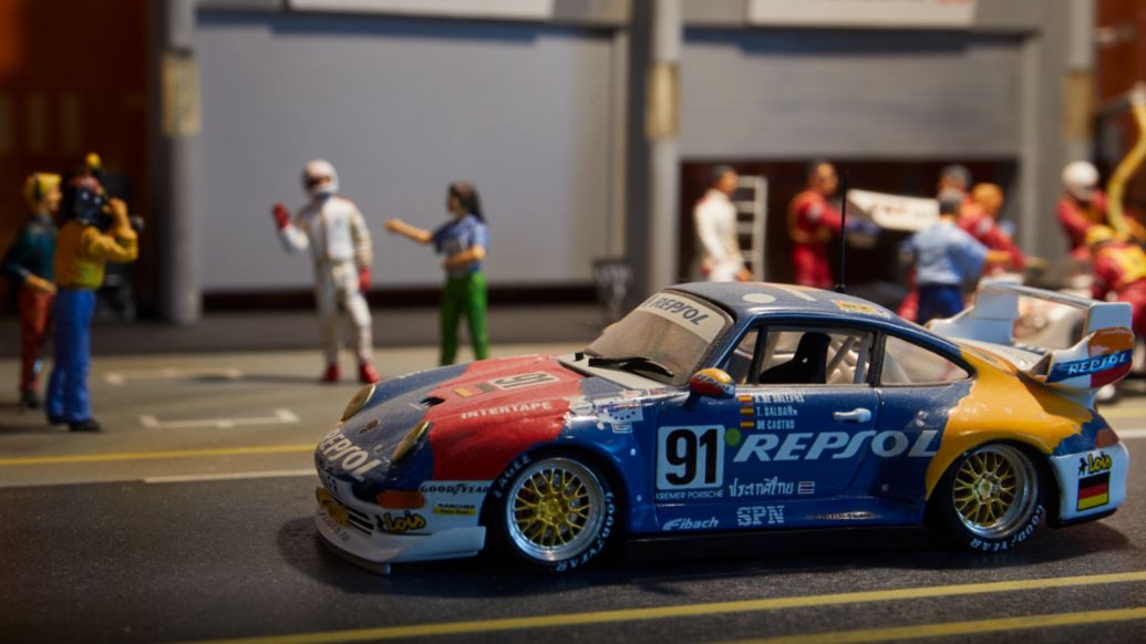 Porsche 911 GT2 de Saldaña-De Orleans-De Castro en las 24 Horas de Le Mans de 1995, miniaturas Porsche, colección privada, 2020, Porsche Ibérica
