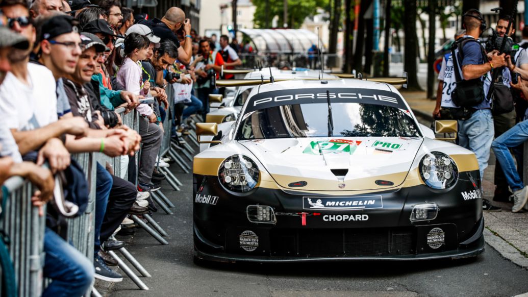 911 RSR (91), scrutineering, FIA WEC, Le Mans, 2019, Porsche AG