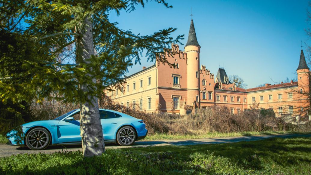 Taycan 4S, Schloss Gusow, 2020, Porsche AG