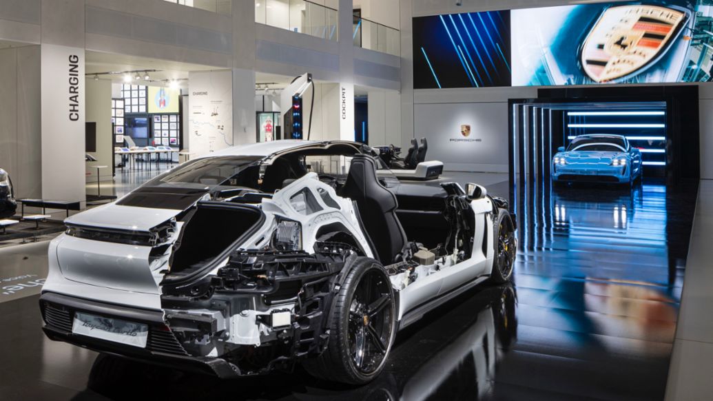 Taycan Turbo, Taycan 4S, Exposición “Porsche: Pionera de la Movilidad Eléctrica”, Berlín, Alemania, 2020, Porsche AG