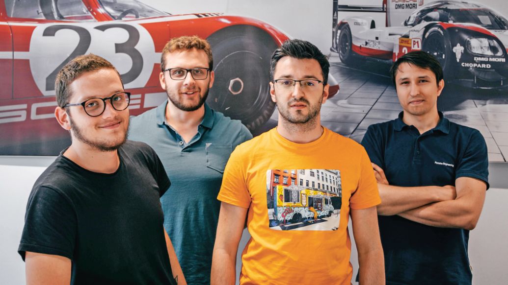 Trabajadores de Porsche Engineering Virtual ADAS Testing Center (PEVATeC), Cluj, 2019, Porsche AG