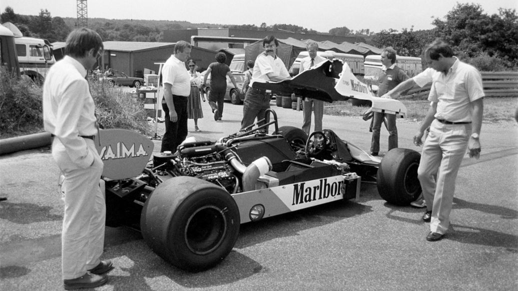 Ron Dennis, Peter Falk, Hans Mezger, McLaren MP4 Formel 1, 1983, Porsche AG