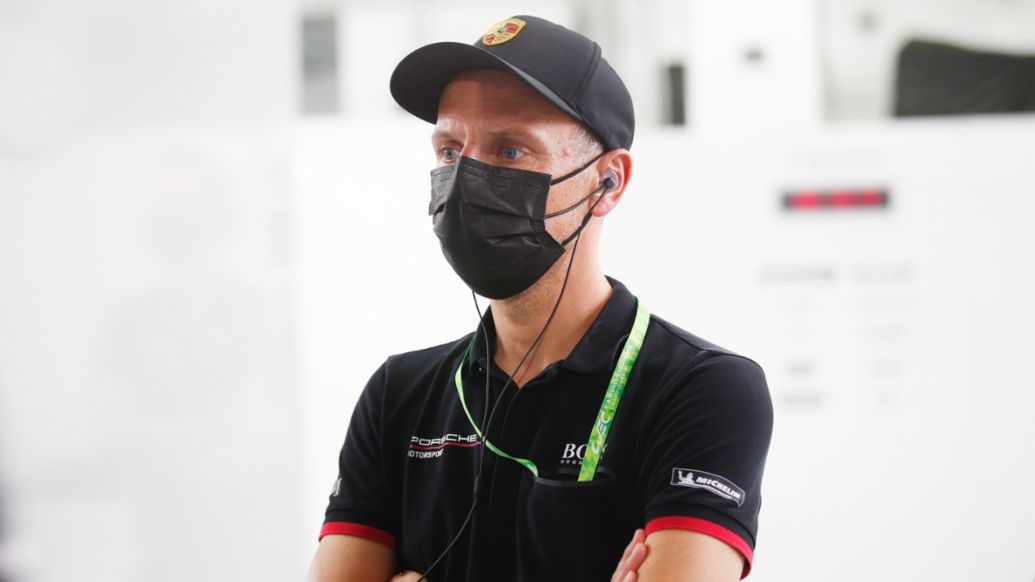 Alexander Stehlig, Einsatzleiter, FIA WEC, Rennen, Bahrain, 2020, Porsche AG