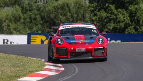 Porsche 911 GT2 RS breaks production car lap record at Bathurst