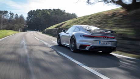 Porsche: Profits dip comparatively moderately