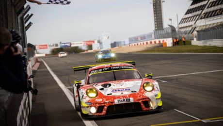 Doppelsieg für Porsche Kundenteam Frikadelli Racing