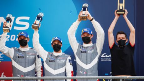 911 RSR beendet die 24 Stunden von Le Mans auf dem Siegerpodest