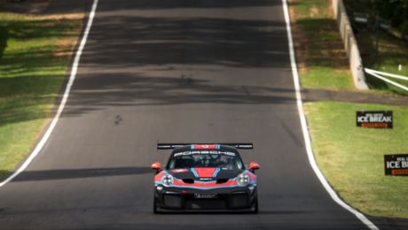 Mark Webber begeistert Fans im 911 GT2 RS Clubsport