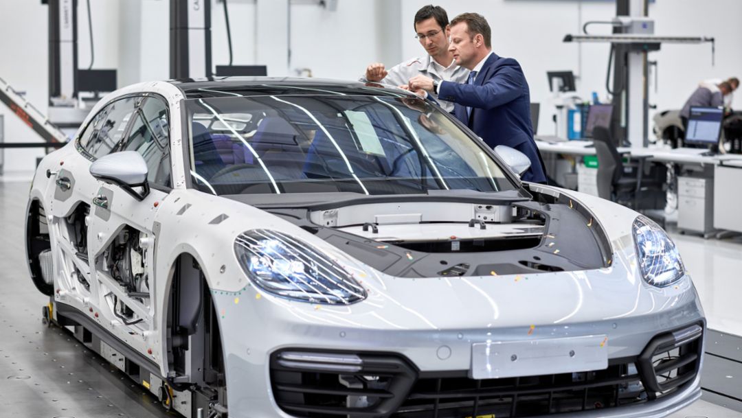 Gerd Rupp, Chair of the Executive Board at the Porsche factory in Leipzig, 2017, Porsche AG