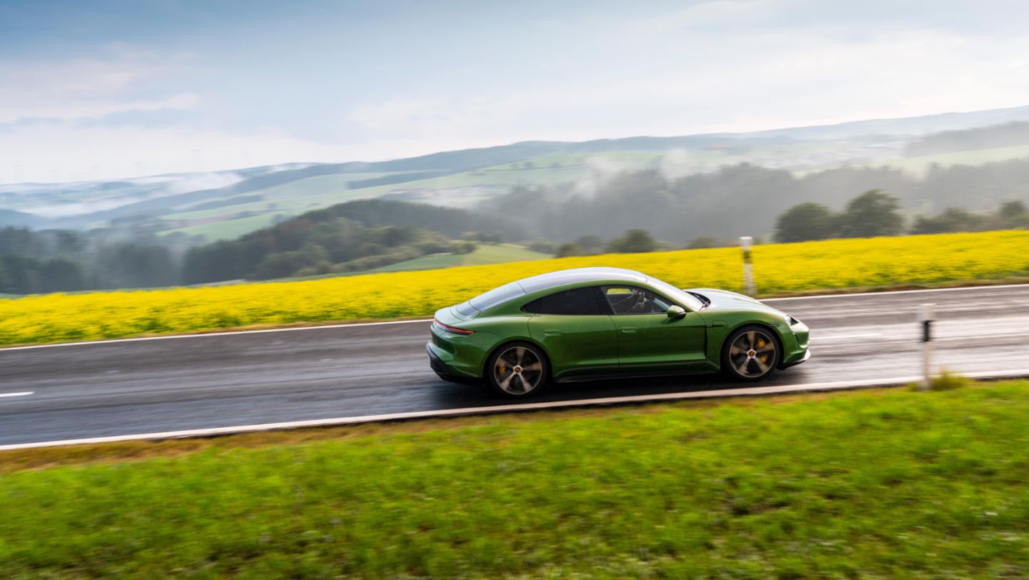 Taycan Turbo S, mamba green metallic, Taycan Media Drive, Europe, 2019, Porsche AG