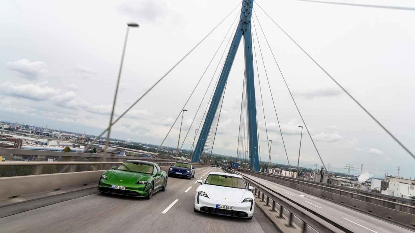 Taycan Turbo (gentian blue metallic), Taycan Turbo S (carrara white metallic, mamba green metallic), Taycan Media Drive, Europe, 2019, Porsche AG