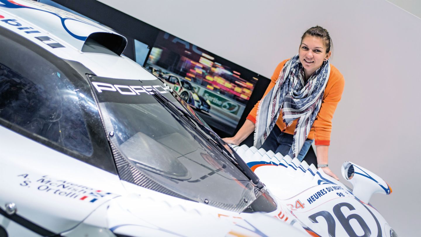 Auf den Spuren der Le-Mans-Sieger von Porsche. Simona Halep lernt viel über den 24-Stunden-Klassiker (2014)
