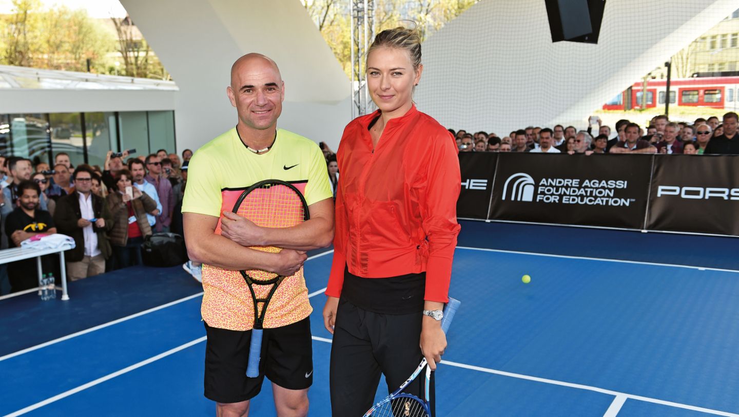Immer gut in Form: Maria Sharapova als Tennispartnerin von Andre Agassi (2015)