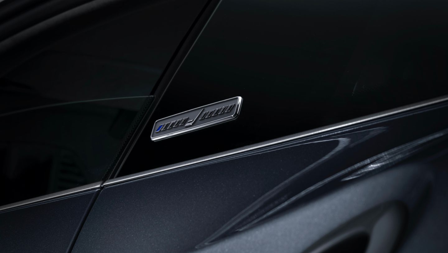 Logo of the 911 Turbo S in limited edition "Duet", 2020, Porsche AG