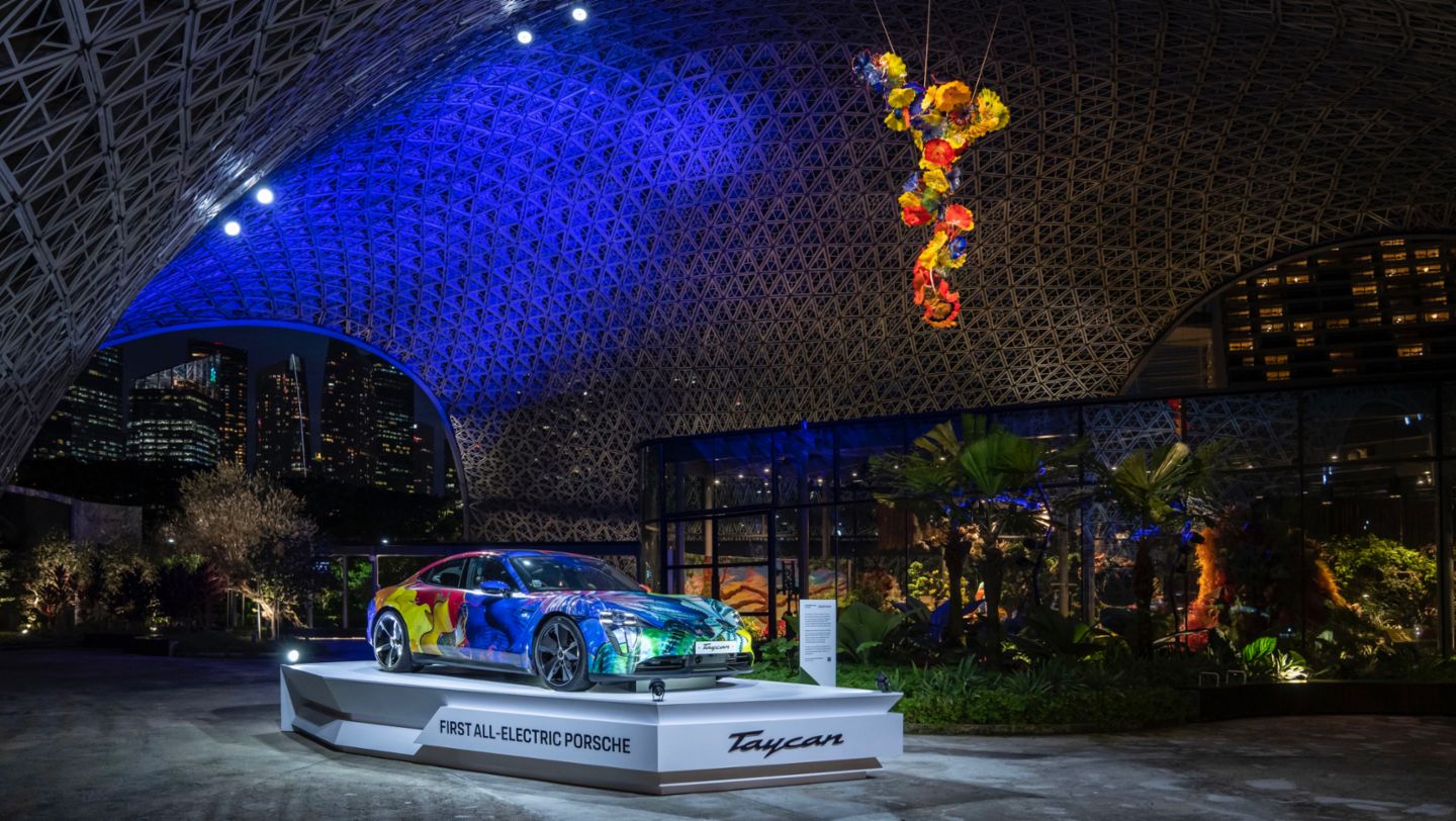 Taycan, Ausstellung „Dale Chihuly: Glass in Bloom", Gardens by the Bay, Singapur, 2021, Porsche AG