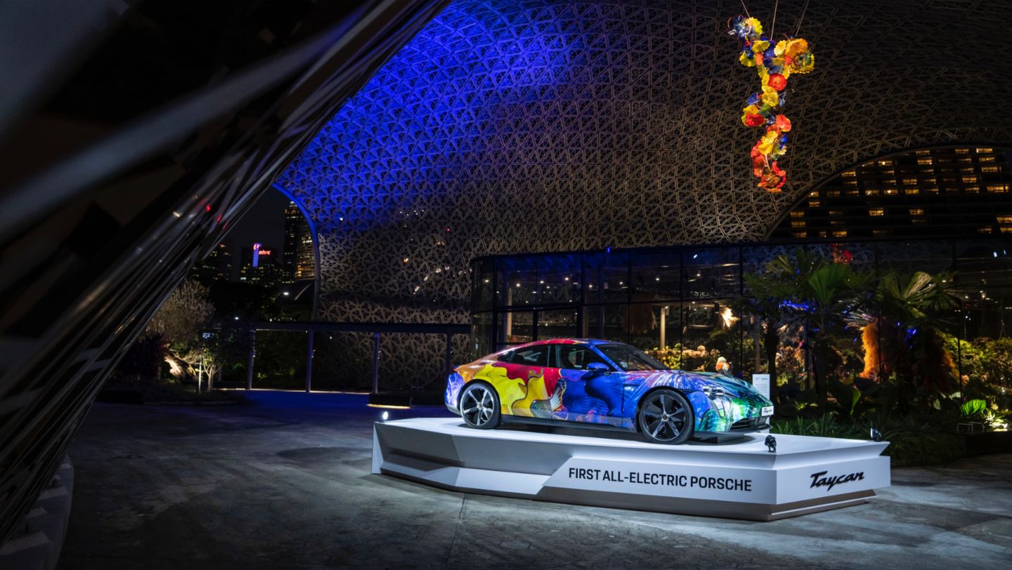 Taycan, Ausstellung „Dale Chihuly: Glass in Bloom", Gardens by the Bay, Singapur, 2021, Porsche AG
