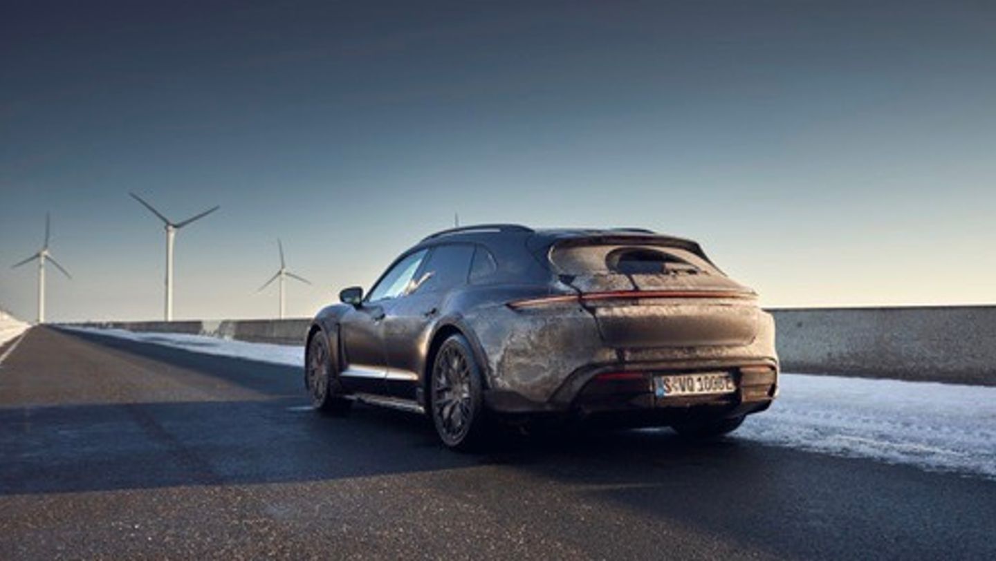 Taycan Turbo S Cross Turismo, Testing in the Netherlands, 2021, Porsche AG