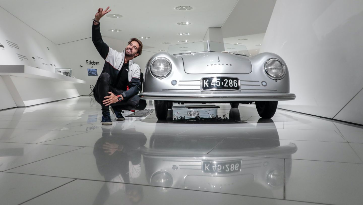 António Félix da Costa, Porsche-Werksfahrer, Porsche Museum, Stuttgart-Zuffenhausen, Deutschland, 2022, Porsche AG