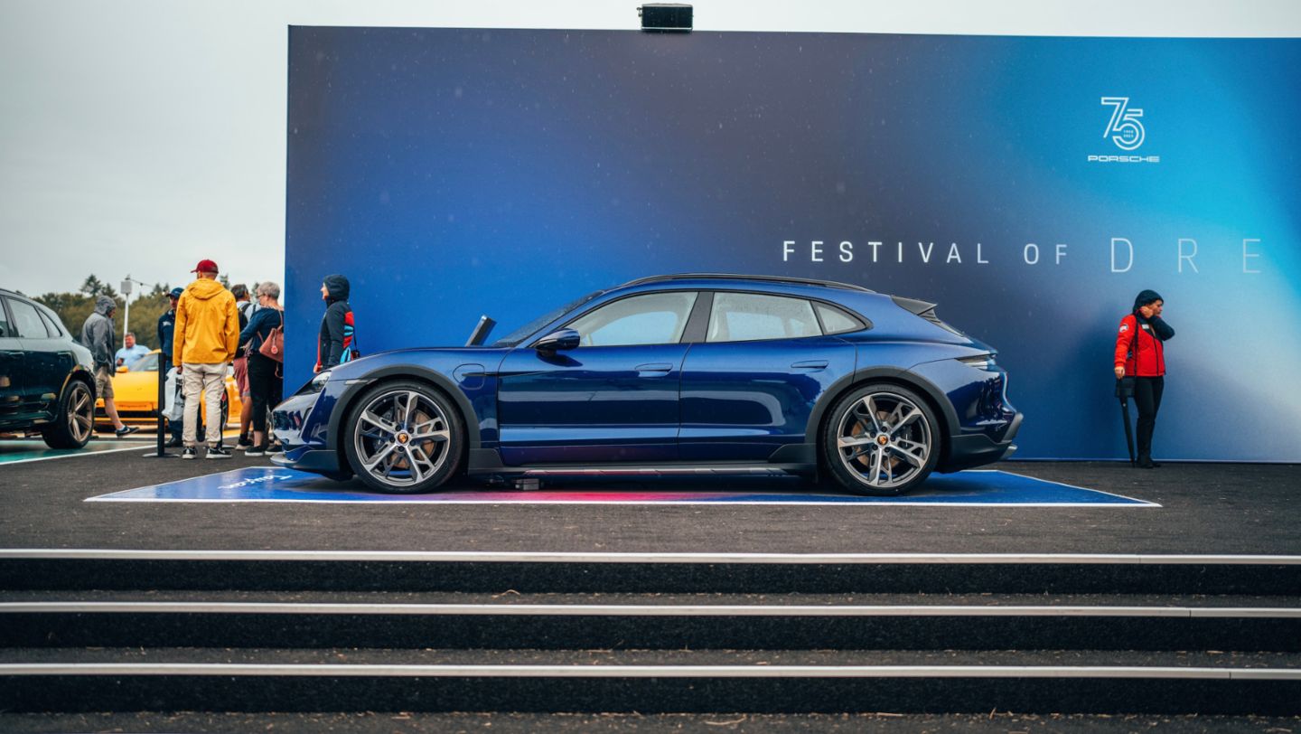 Porsche Taycan Cross Turismo, Porsche stand, Festival of Speed, Goodwood, 2023, Porsche AG