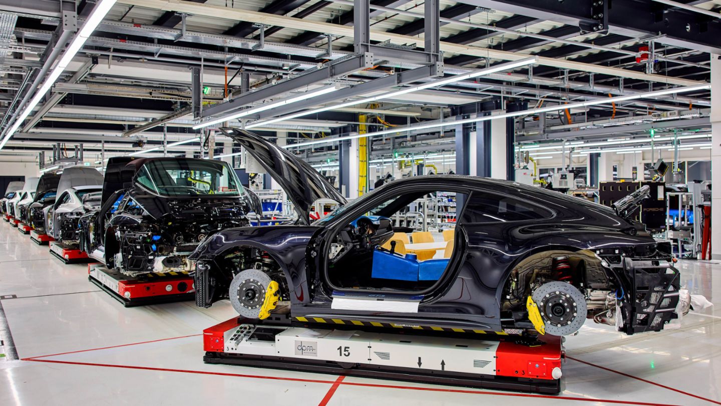 Werk Zuffenhausen, Neue Fahrerlose Transportsysteme (FTS), 2023, Porsche AG