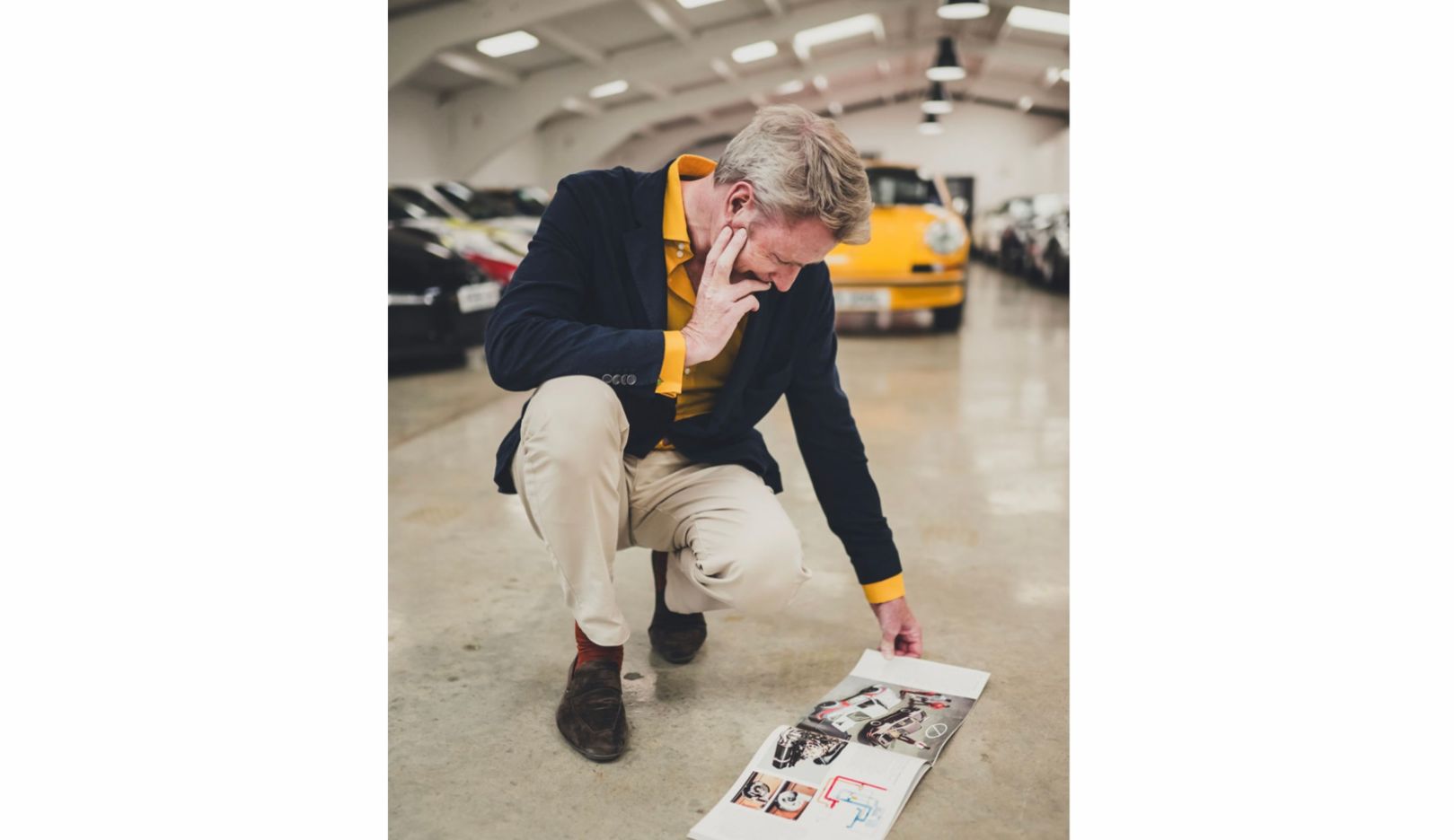 Een expert: Simon Kidston is een wereldberoemde handelaar in oldtimers. In 2022 kocht hij op een veilig in opdracht van een klant de tot op heden duurste auto aller tijden, een Mercedes-Benz 300 SLR.