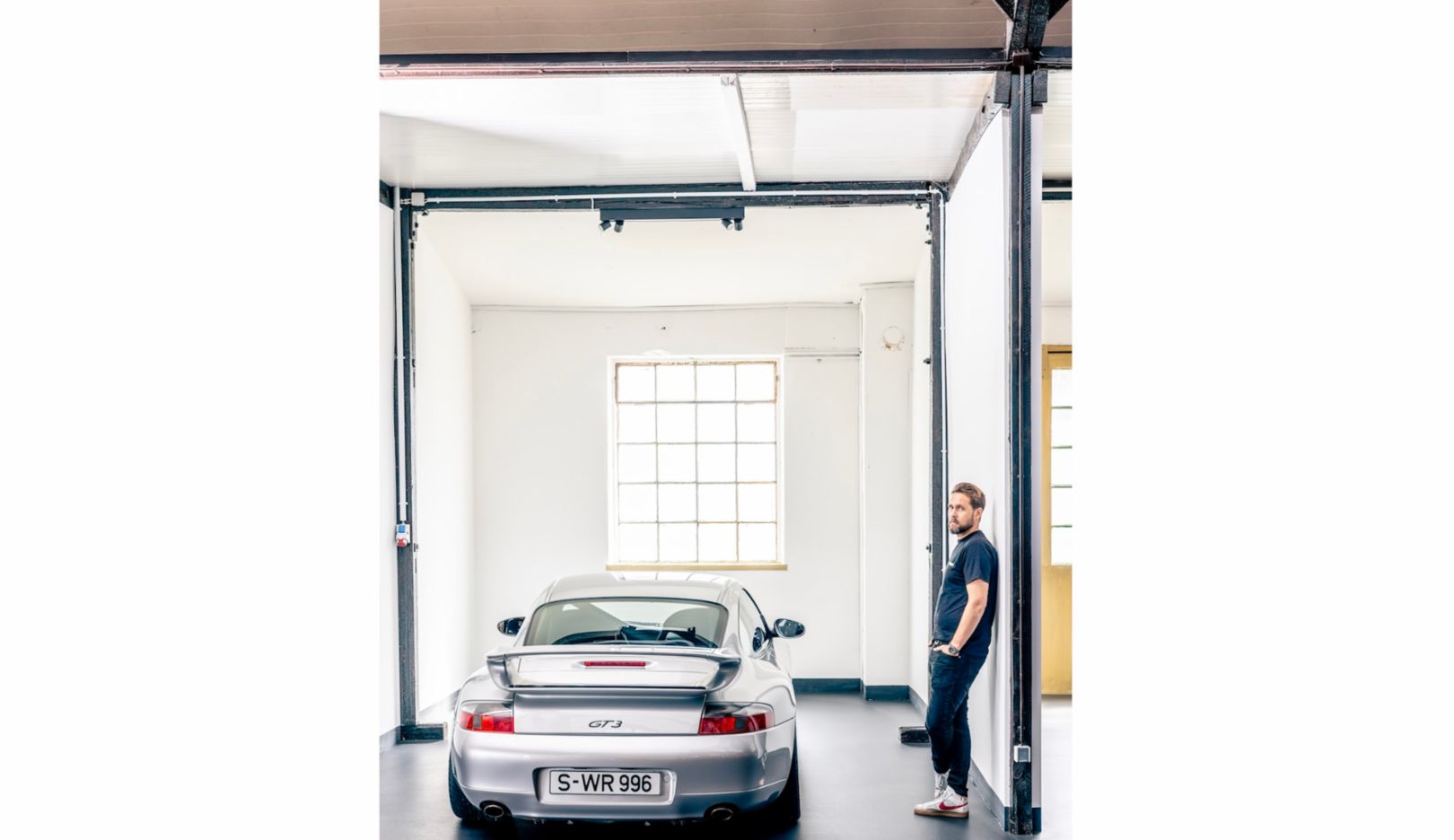 Alla ricerca di risposte: ci è voluto del tempo prima che Timo Conrad, cofondatore di FL8WERK e attuale proprietario dell’ex vettura di servizio di Walter Röhrl, realizzasse chi fosse il primo proprietario della sua 911 GT3 (996).