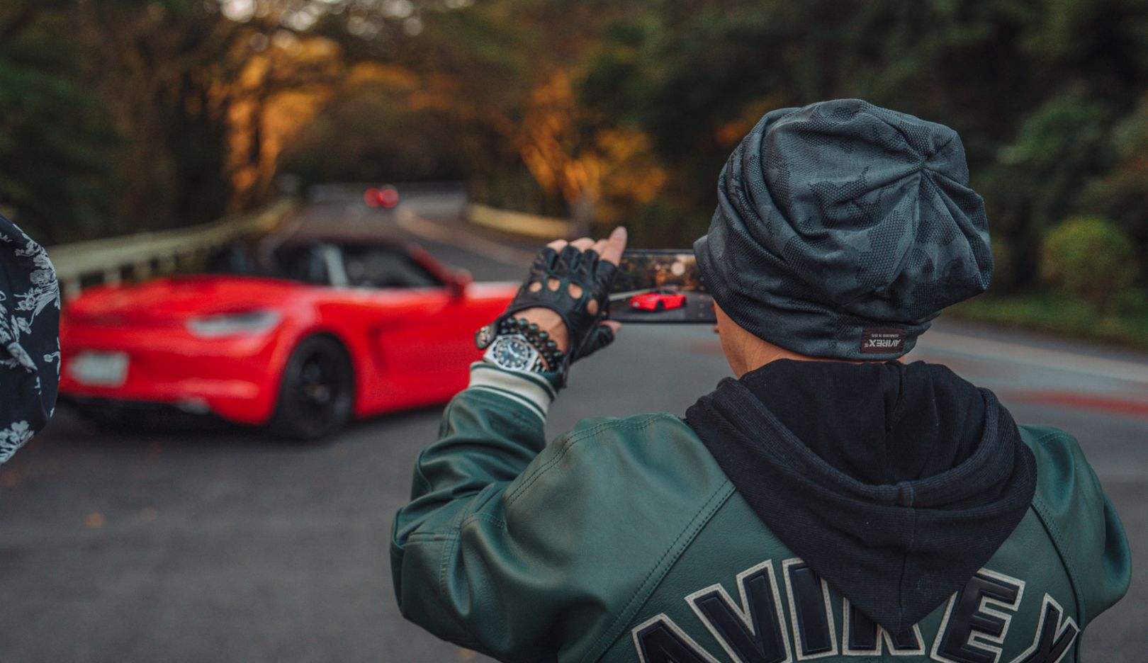Les pauses sont mises à profit pour se remémorer des moments Porsche.