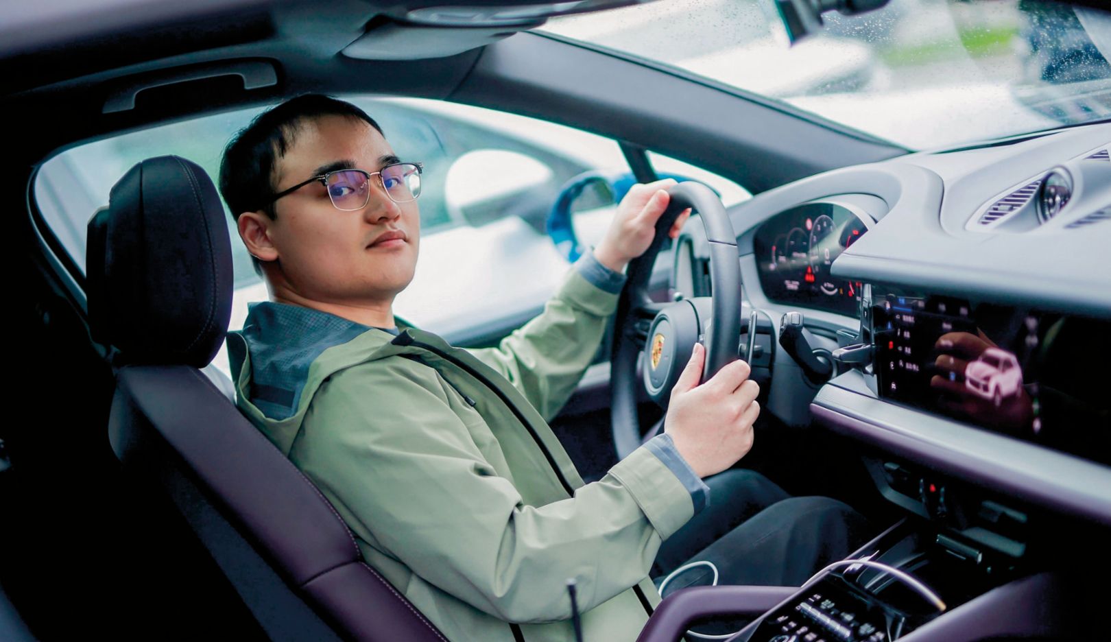 Iconic shape: “This is my first time driving a Macan. I’m fascinated by the design. It reminds me of the legendary 911,” says Zhuang Chunchao.