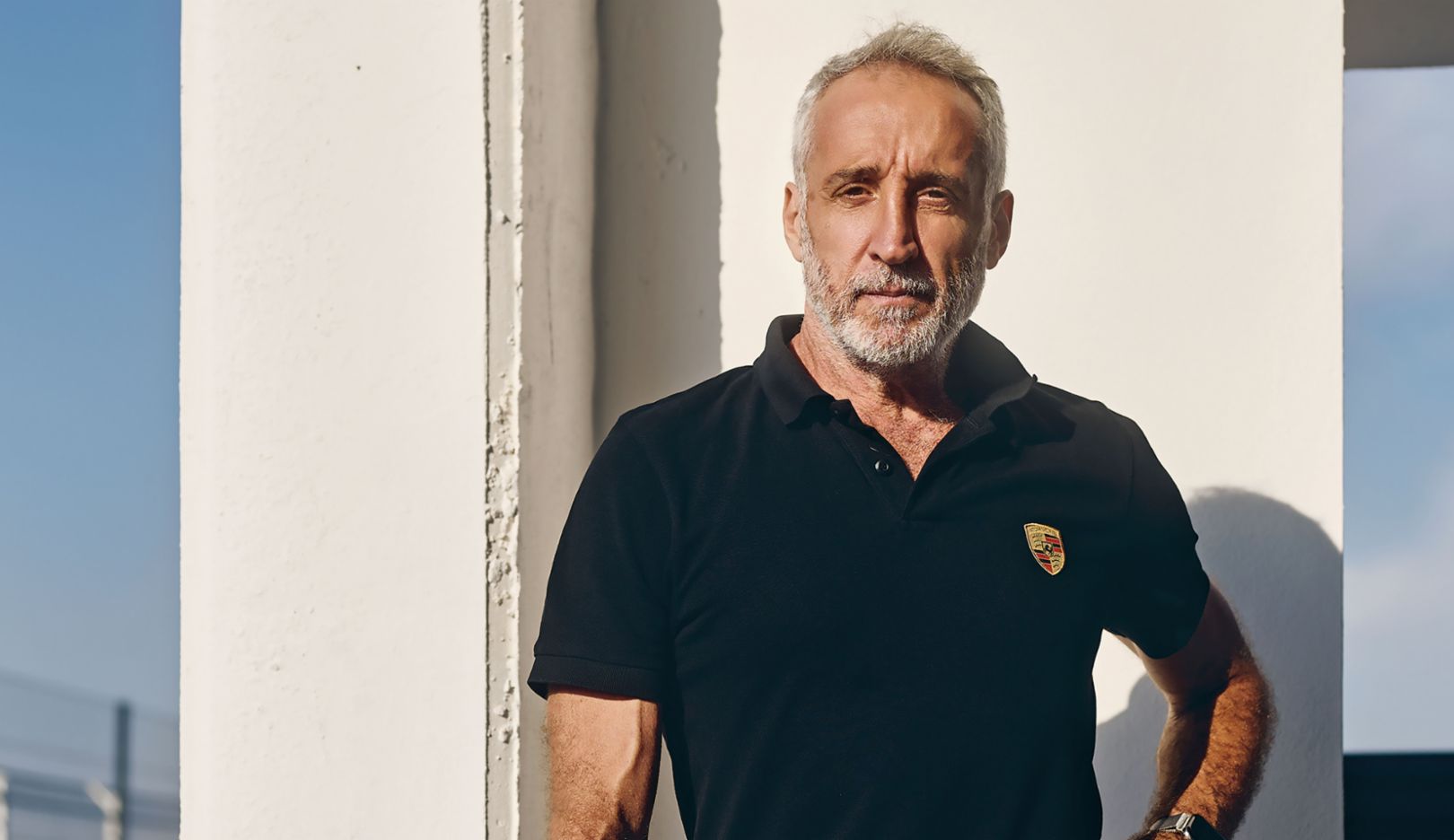 Clubpioniere: Kameramann Daniele Massaccesi, Studentin Carlotta Pinoli, Clubpräsident Massimo Piccinno und Content Creator Giulio Tedesco teilen die Leidenschaft für elektrisches Reisen.