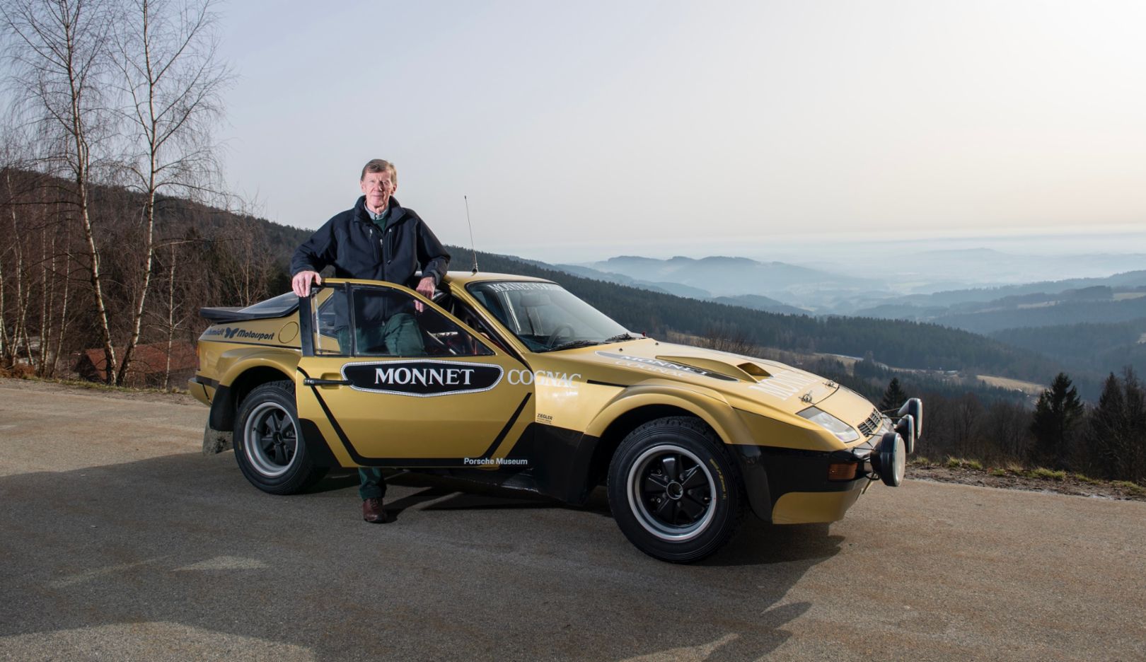 Wiedersehen nach 40 Jahren: Das Porsche Museum hat den Porsche 924 Carrera GTS Rallye zur Freude von Rallyelegende Walter Röhrl wieder aufbereiten lassen – der startet mit seinem einstigen Rallyefahrzeug sofort zu einer Jungfernfahrt.