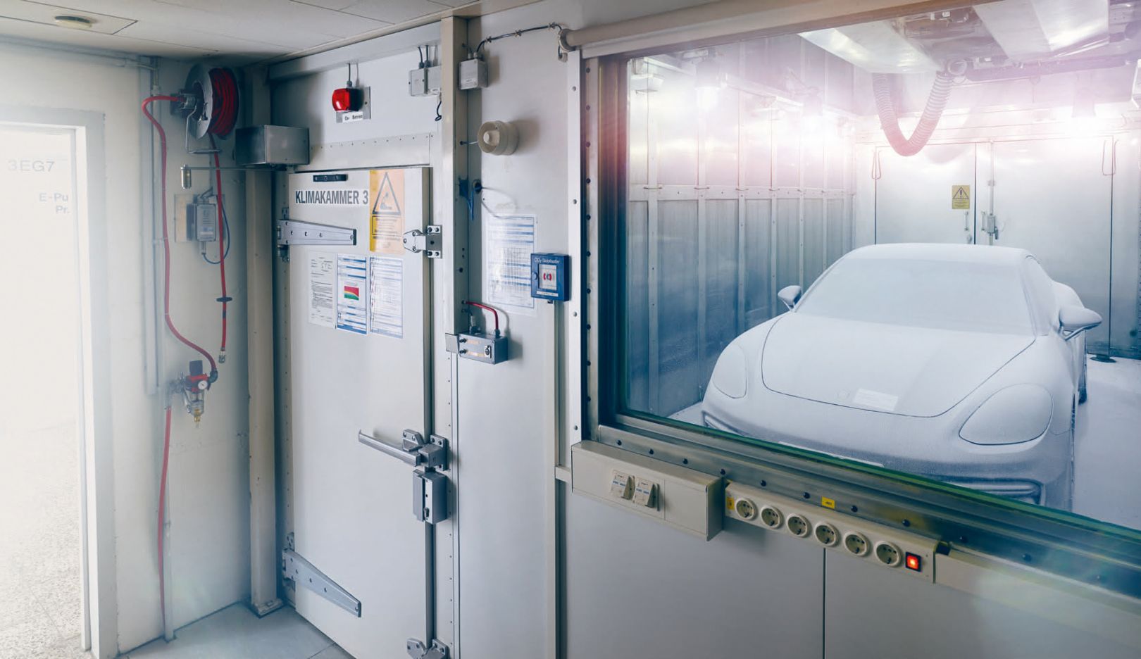 Temperatuurschok – Klimaatkamer: dragende ontwikkelingsdelen moeten standhouden binnen een temperatuurbereik van -40 °C tot +90 °C.