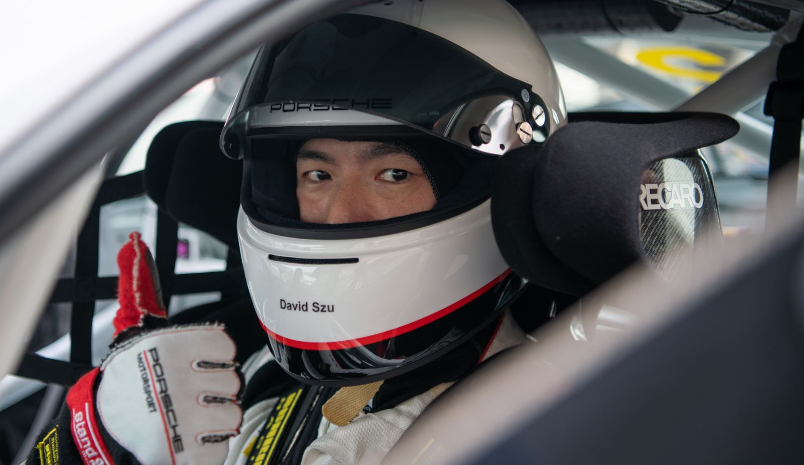 2019年，David 和自己的 718 Cayman GT4 Clubsport 从零磨合，终于迎来了赛场的首秀, 最终以总成绩第 3 名的成绩，登上了领奖台。