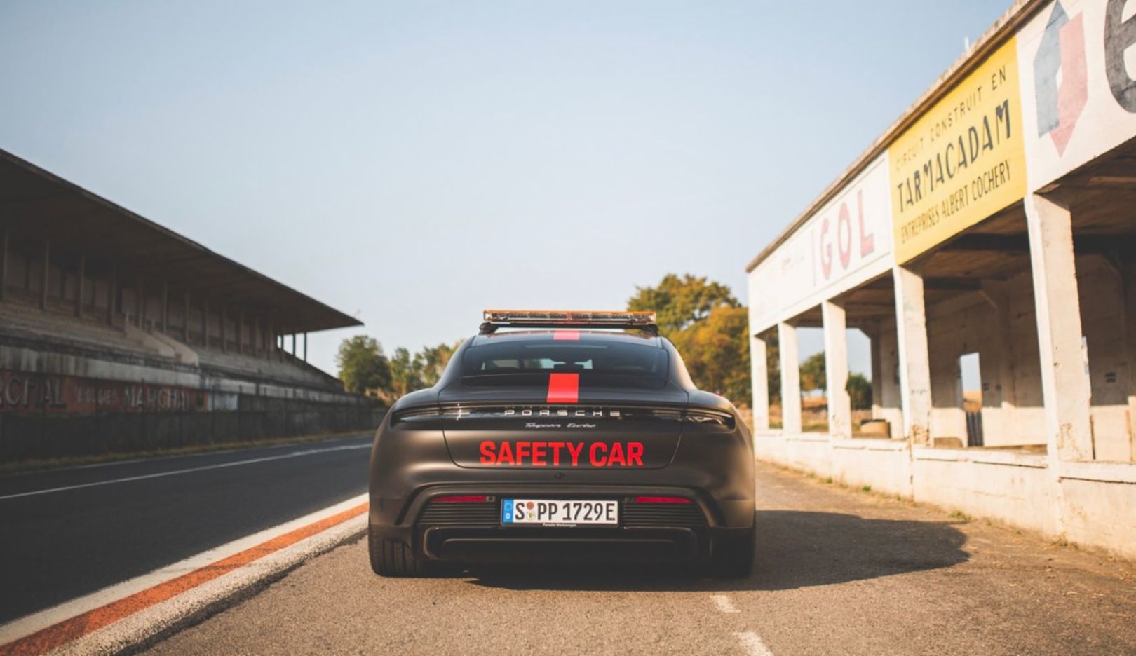 The region around Reims is familiar to motorsports enthusiasts for one reason in particular: from 1926 to 1966, the Circuit de Reims-Gueux was an epicenter of French motorsports.