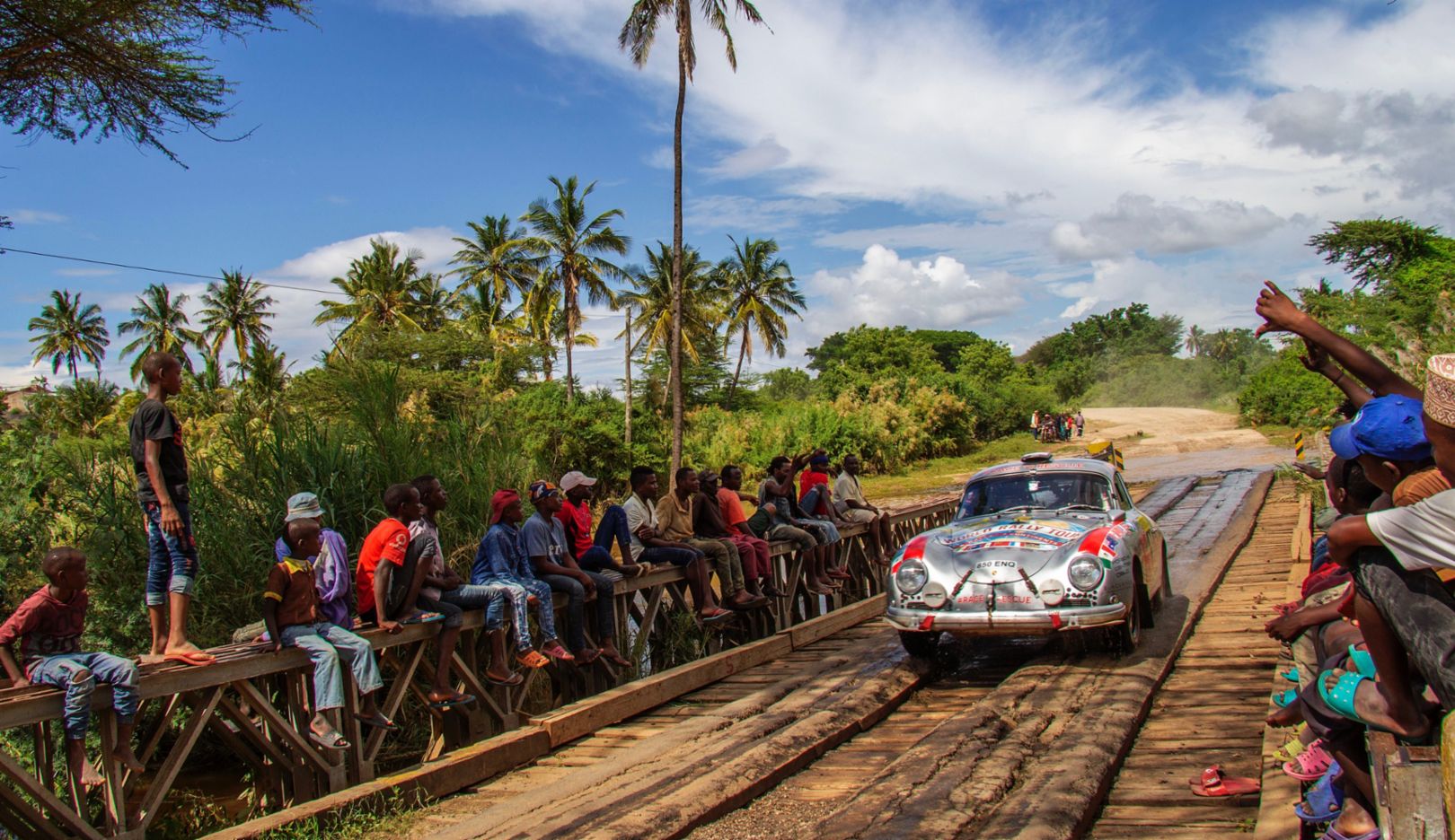 The East African Safari Classic Rally is another important classic. It stretches across broad swathes of East Africa. Its origins can be traced back to the 1950s. The Valkyrie Racing team was confronted with difficult conditions here in 2019. 