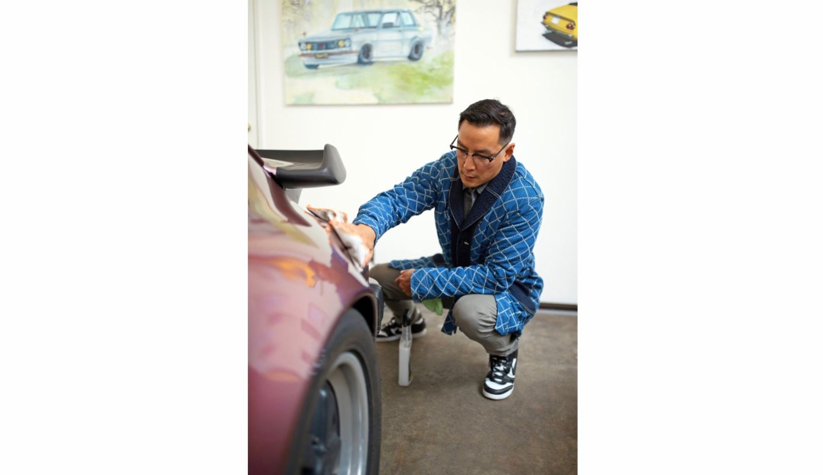 Il y a dix ans, Daniel Wu a repris la Porsche 911, année de production 1988, de son père et continue de l’honorer. Père et fils ont de nombreux souvenirs en commun avec la voiture sportive.