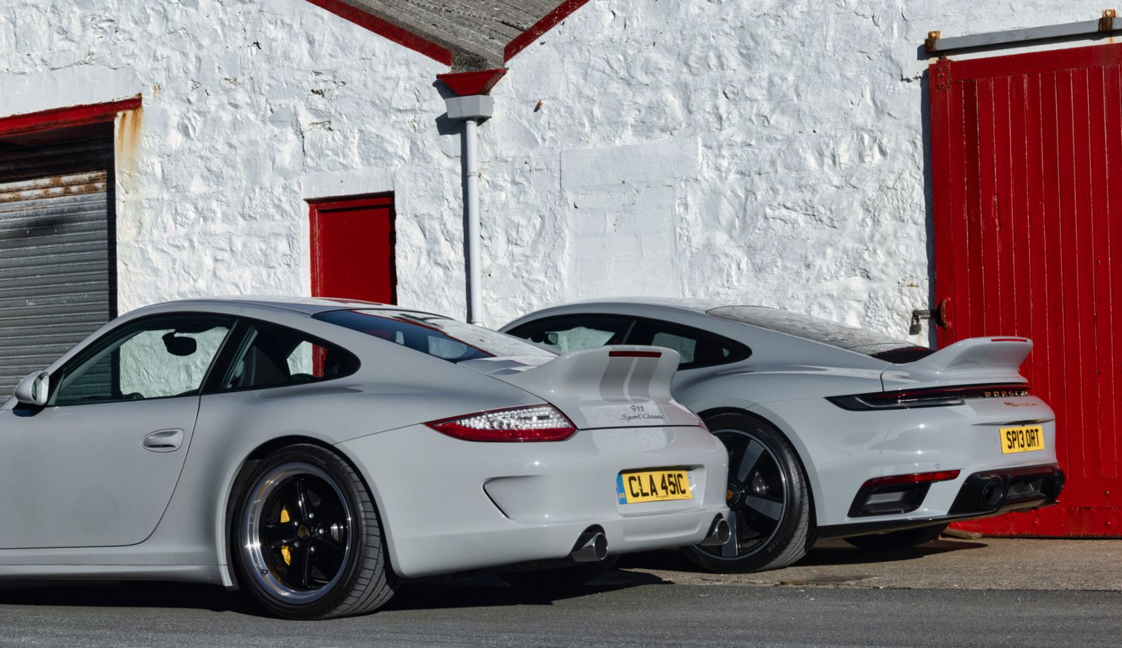 The 911 Sport Classic (997) is limited to 250 vehicles; it’s successor, the 911 Sport Classic (992), to 1,250 vehicles.