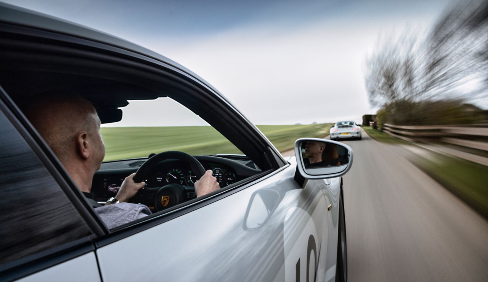 An unfamiliar picture for many: a Porsche 911 with right-hand drive.
