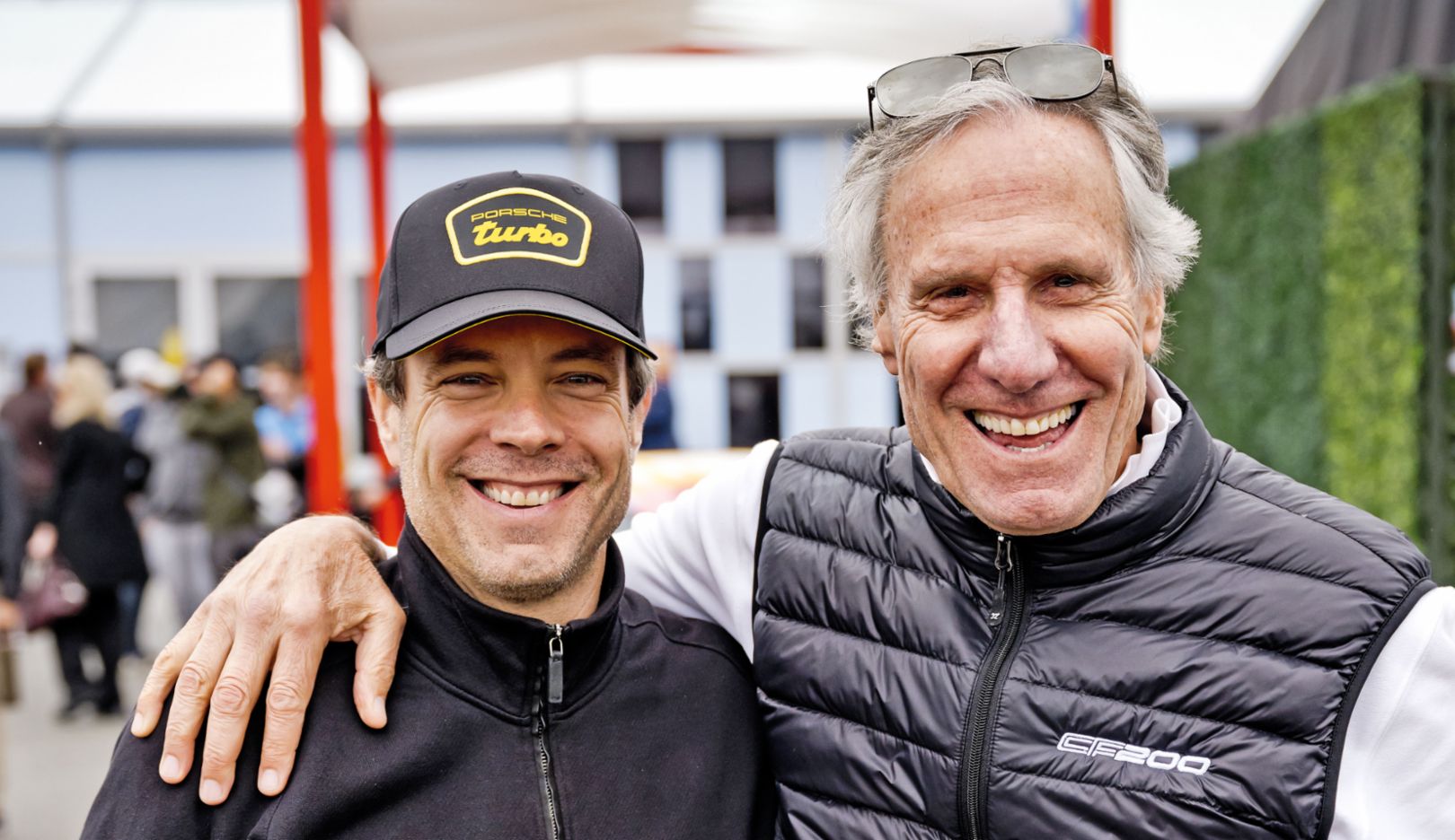 « Nous avons amené cinq voitures sur le circuit. Pour nous, c’est aussi un événement familial. C’est merveilleux de voir un père et son fils partager la même passion. » Evan et Bruce MEYER