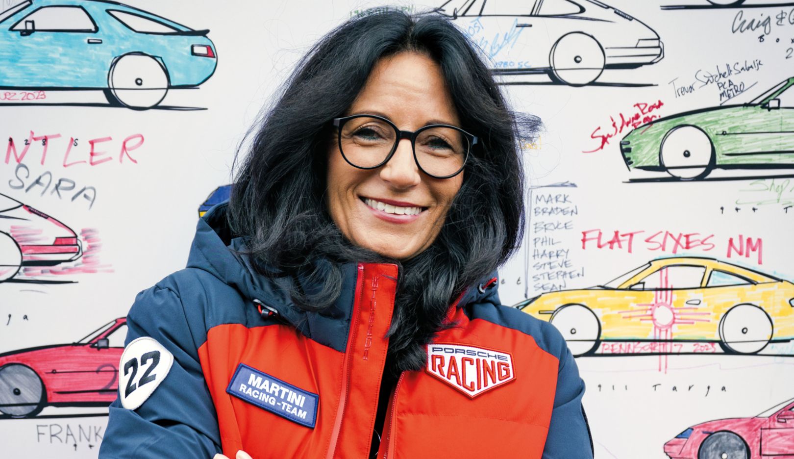 « C’est remarquable de voir autant de nos voitures circuler ici avec des e-fuels produits au Chili. Du Roadster 356 « No 1 » à la 911 GT3 R rennsport. Les retours positifs des clients et des fans nous encouragent à développer davantage cette solution innovante. » Barbara FRENKEL