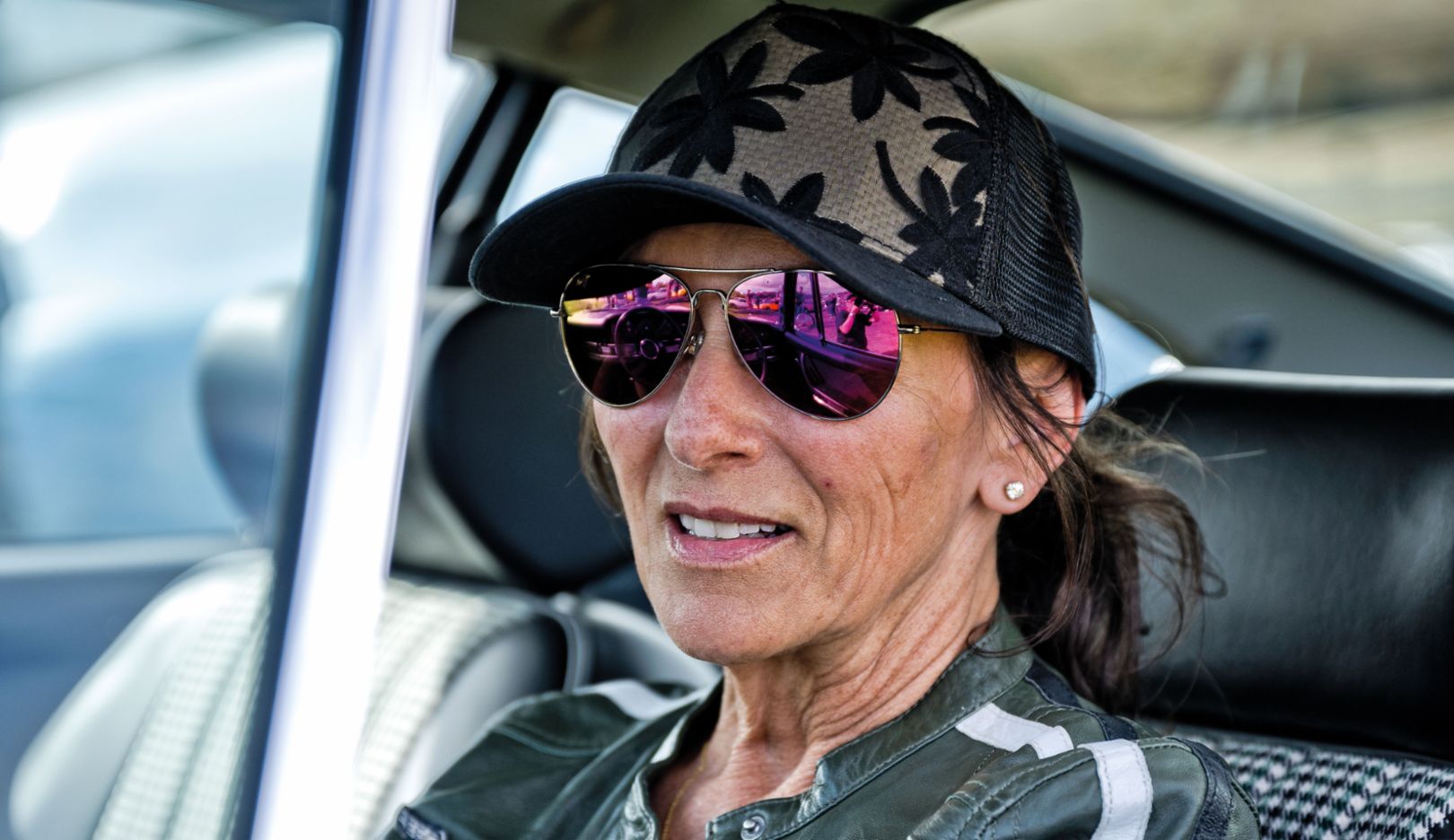 « Jamais je ne me séparerai de ma 911 E Coupé. Je l’ai baptisée ‹ Olive Oyl ›, même si elle est peinte en vert doré. » Denise LONGWELL