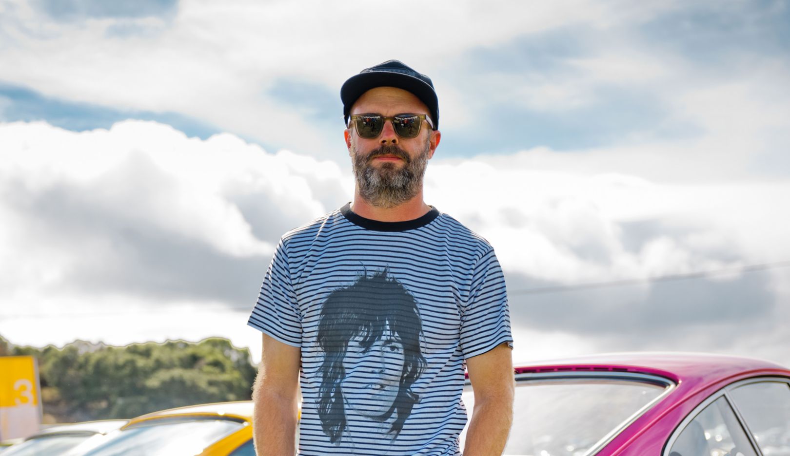 « Cette voiture vient de Suède, où elle est d’ailleurs une star. J’ai toujours rêvé d’avoir une Porsche en magenta. » Justin ROESER