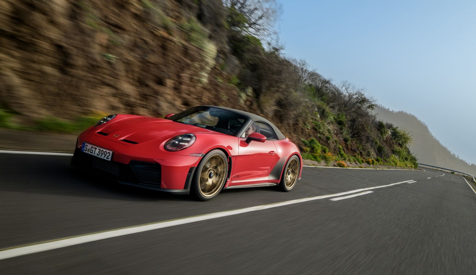 Estreia vigorosa: Com 510 cv e um motor boxer aspirado de 4,0 litros, o GT3 S/C acelera até 100 km/h em 3,9 segundos.