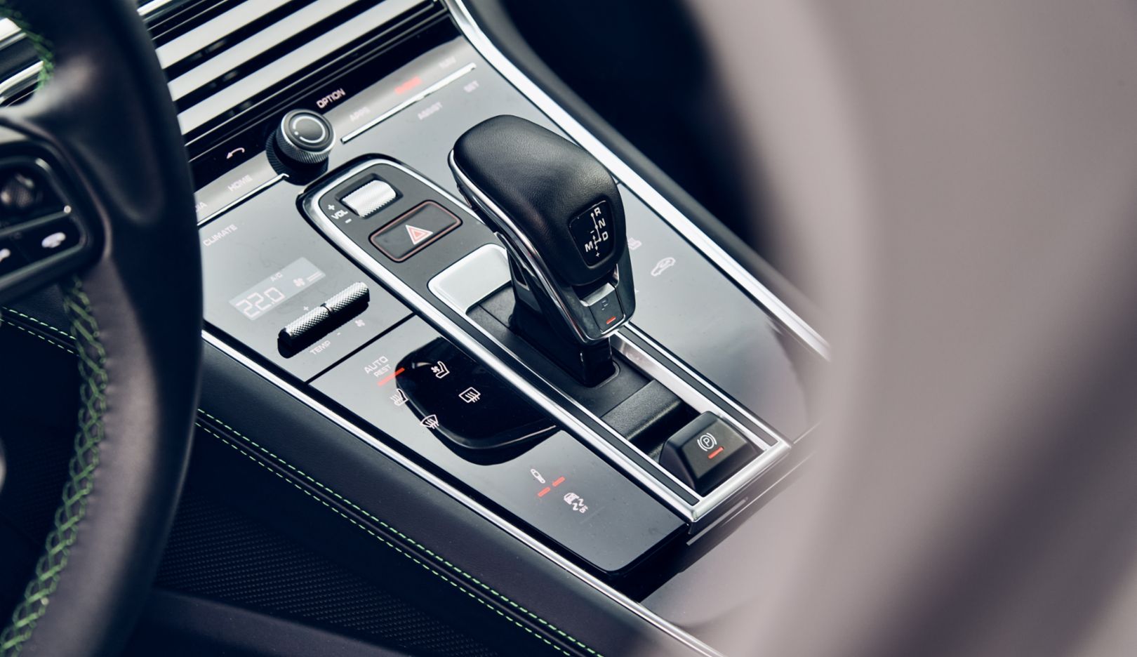 Porsche Panamera Turbo Sport Turismo: Kraftstoffverbrauch (in l/100 km), innerorts: 14,7, außerorts: 8,3, kombiniert: 10,6, CO₂-Emissionen kombiniert (g/km): 243 