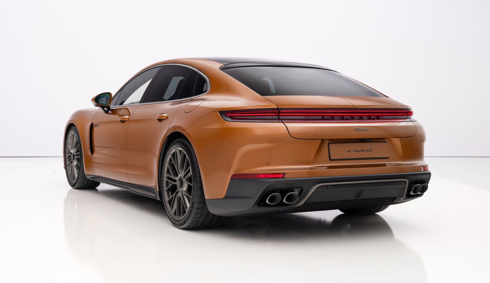 The new 2024 Panamera More digital, more luxurious, more efficient