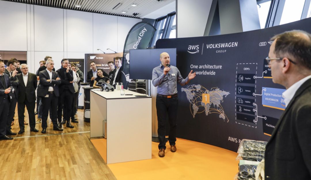 AWS presenting at the expo area of the Cloud Innovation Day, 2020, Porsche AG